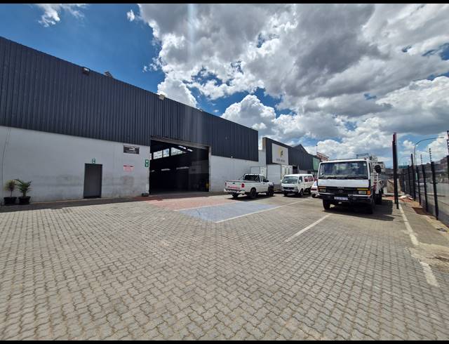 3,029M² WAREHOUSE TO LET IN CITY & SUBURBAN